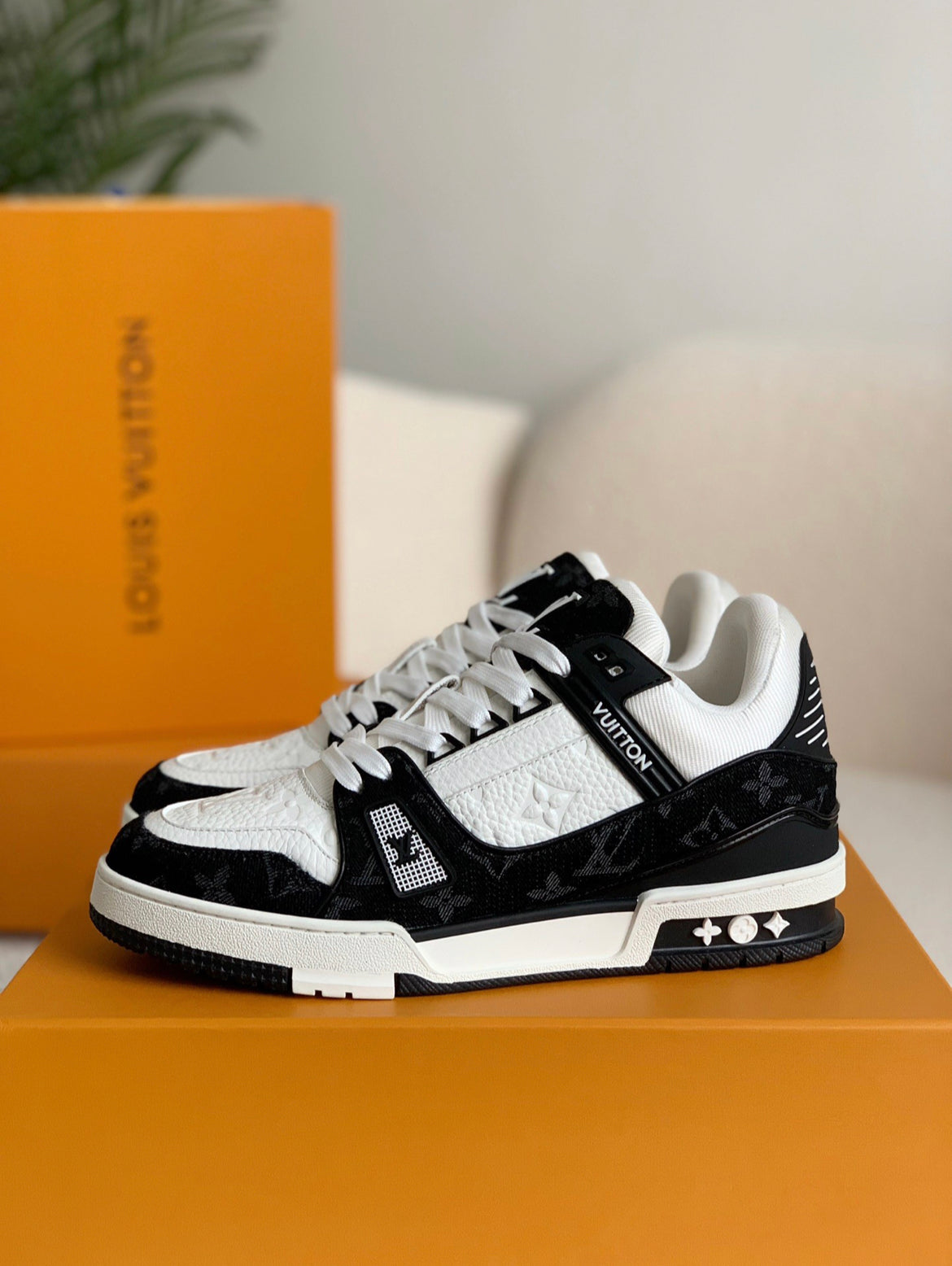 LOUIS VUITTON TRAINER SNEAKERS