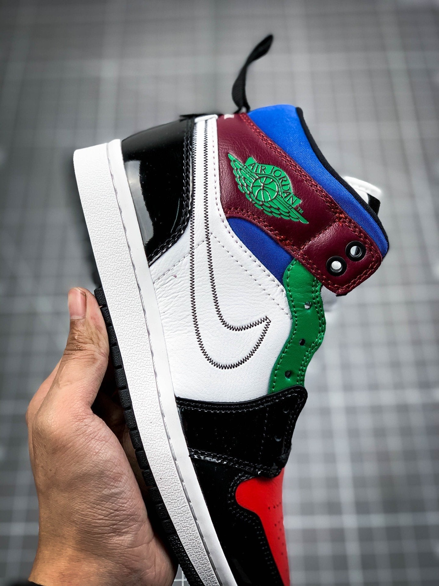 AIR JORDAN 1 MID