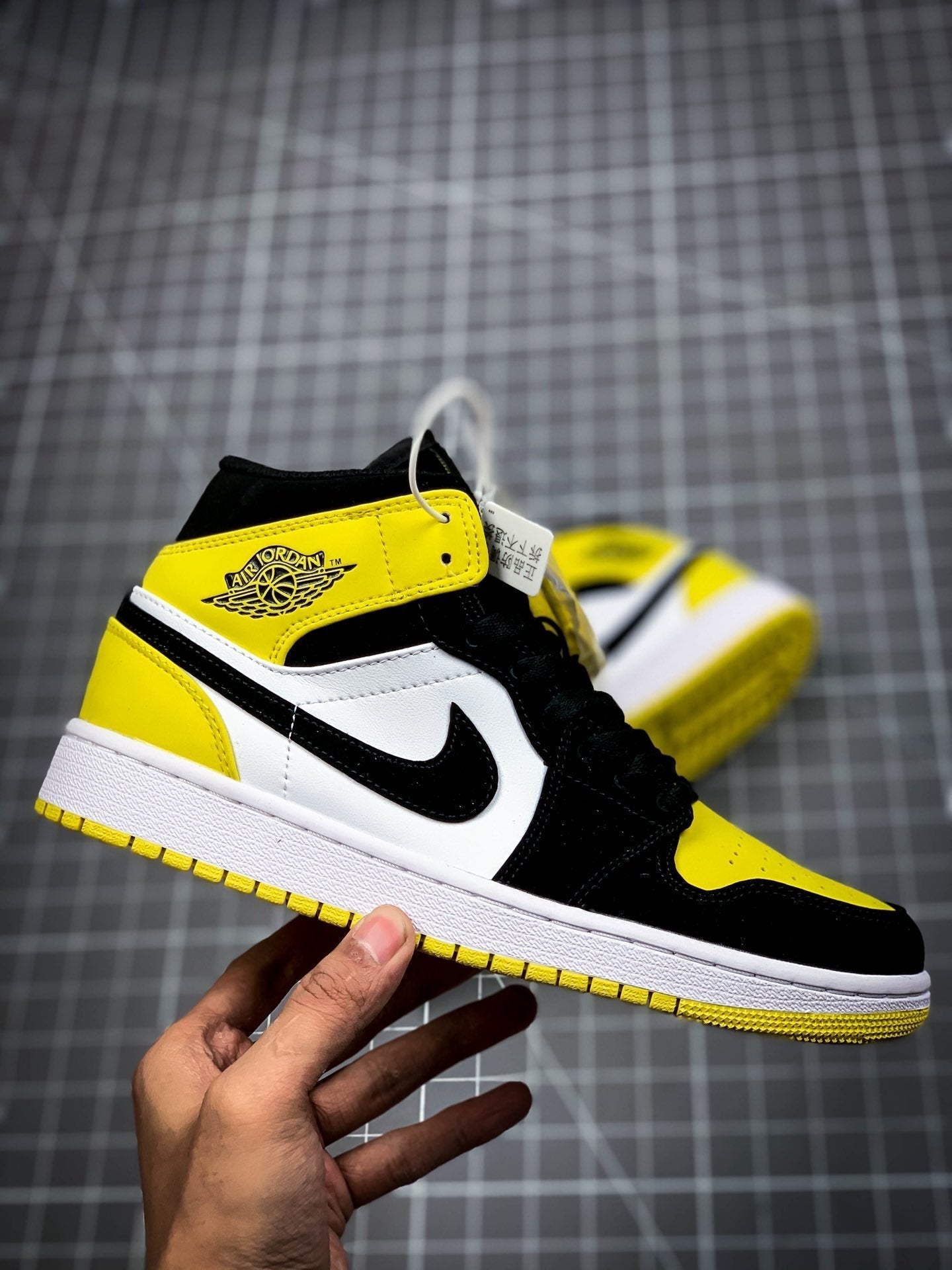 AIR JORDAN 1 MID