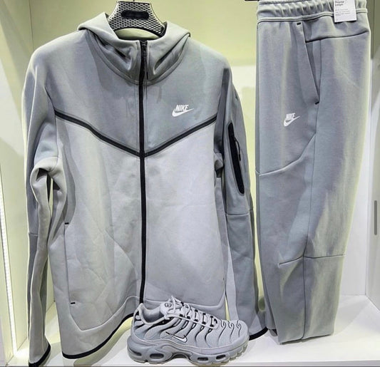 NIKE TRACKSUIT