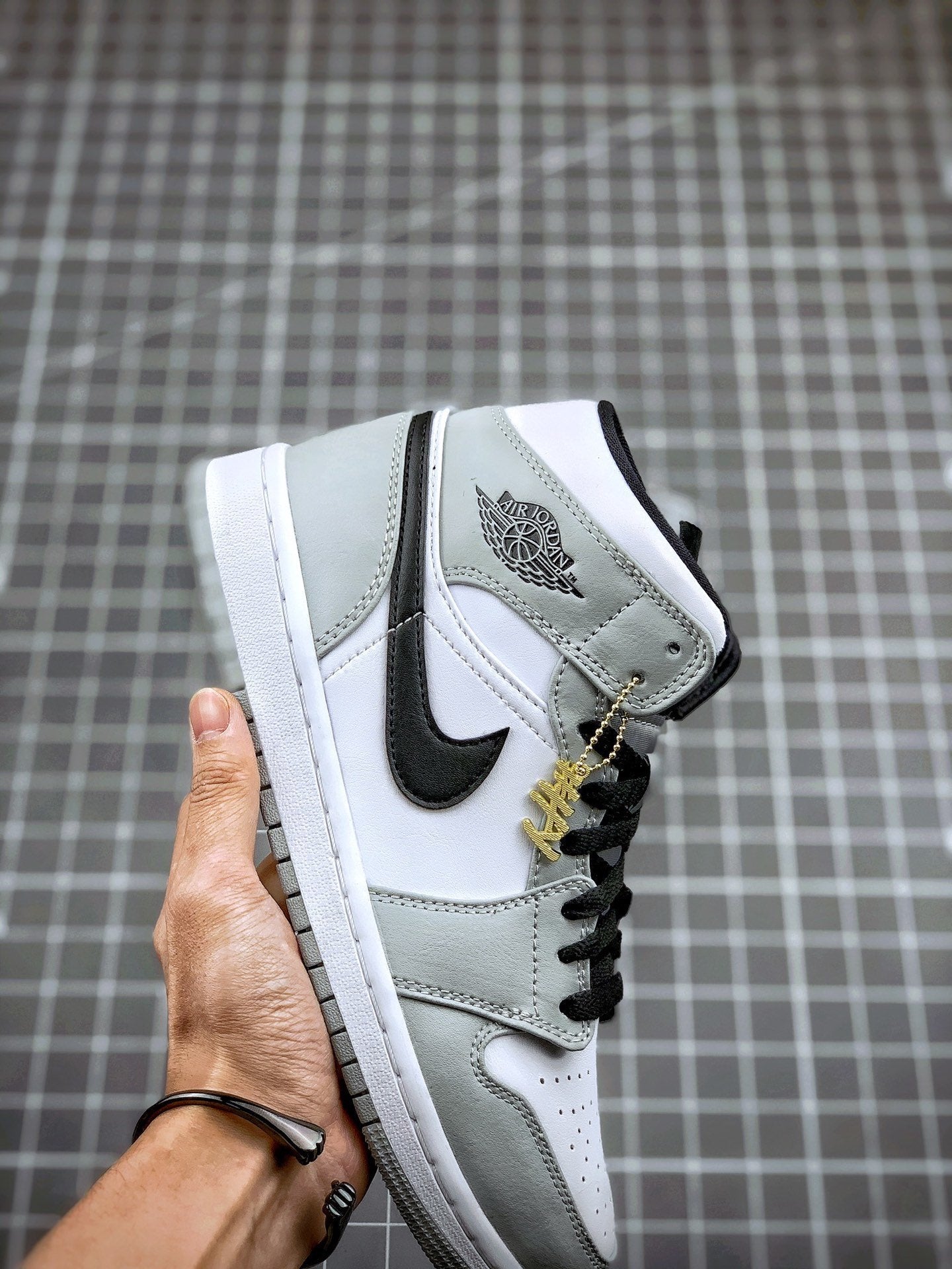 AIR JORDAN 1 MID