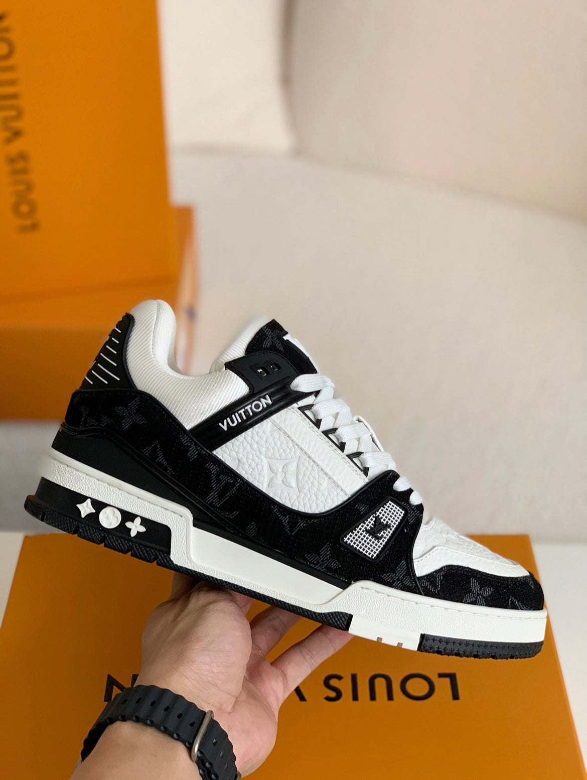 LOUIS VUITTON TRAINER SNEAKERS