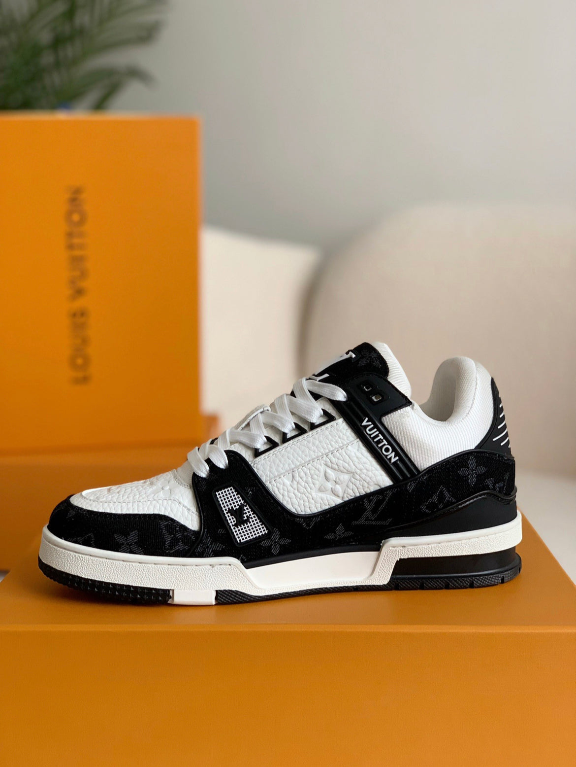 LOUIS VUITTON TRAINER SNEAKERS