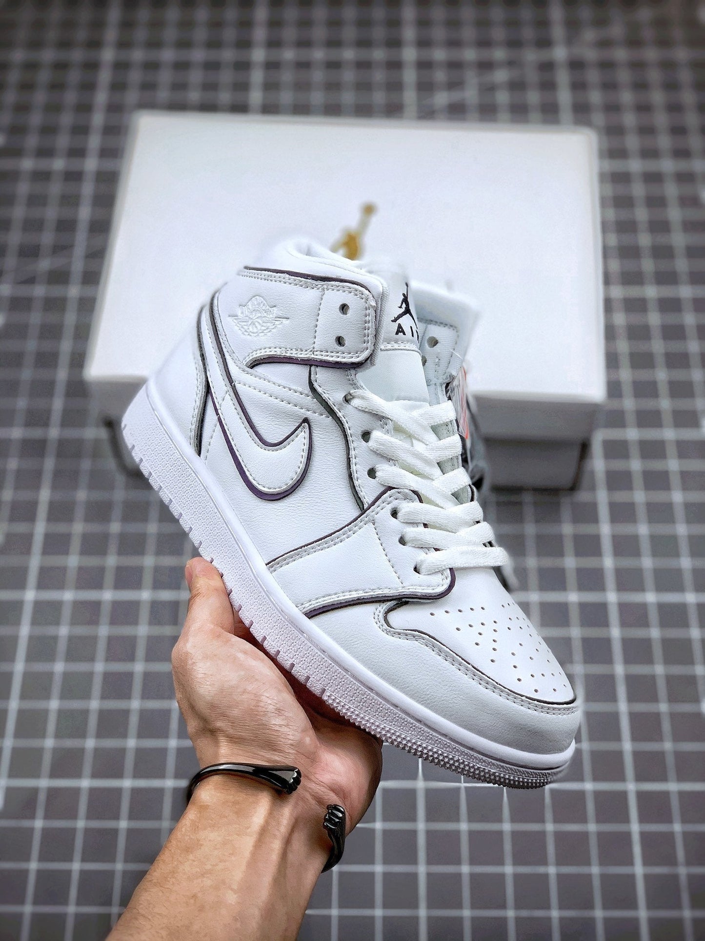 AIR JORDAN 1 MID