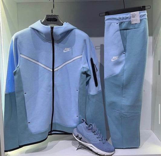 NIKE TRACKSUIT