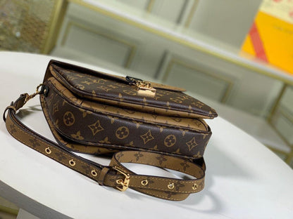 LV POCHETTE MÉTIS