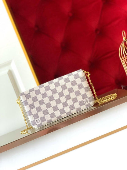 LV POCHETTE FÉLICIE