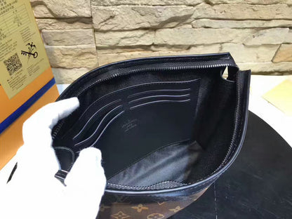 LV POCHETTE VOJAGE MM